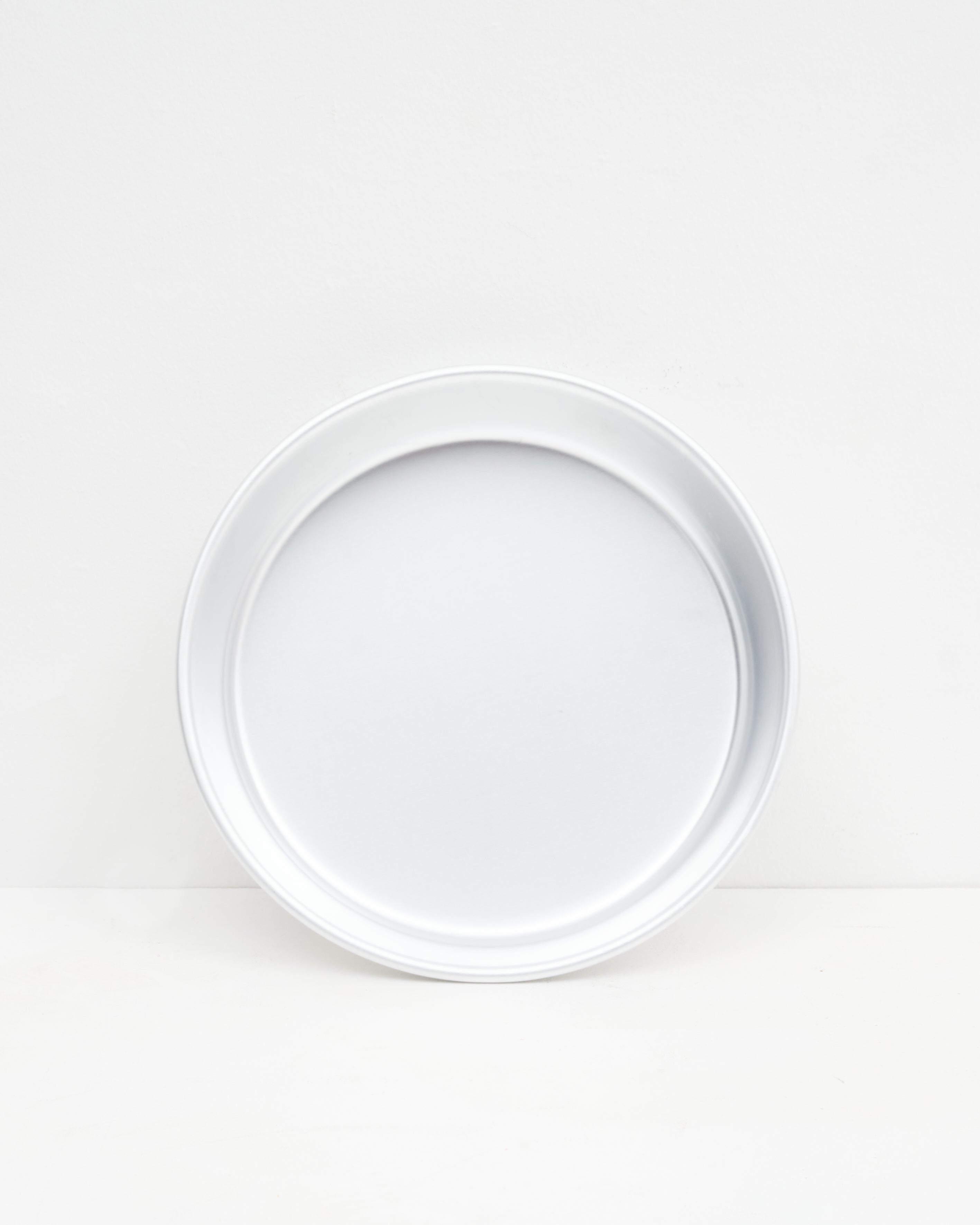 !Studio: O16 Osteria 16 Teglia dyb rund ovnfast form i aluminium, 32 cm, set forfra på hvid baggrund, primært produktbillede | O16 Osteria 16 Teglia deep round ovenproof aluminium dish, 32 cm, front view on a white background, primary product image