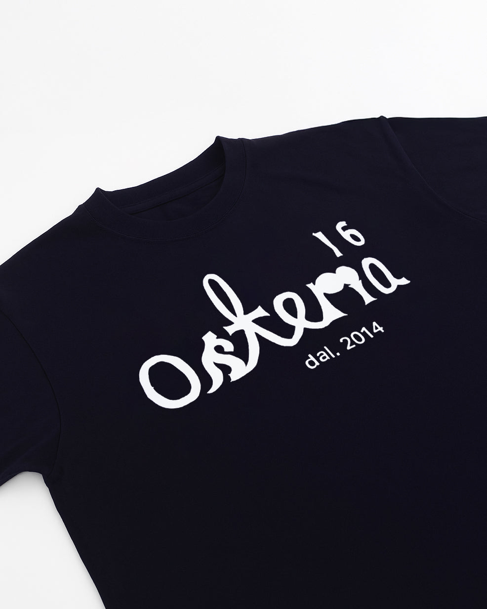 O16 T-shirt sort — bagside med Osteria 16 logo