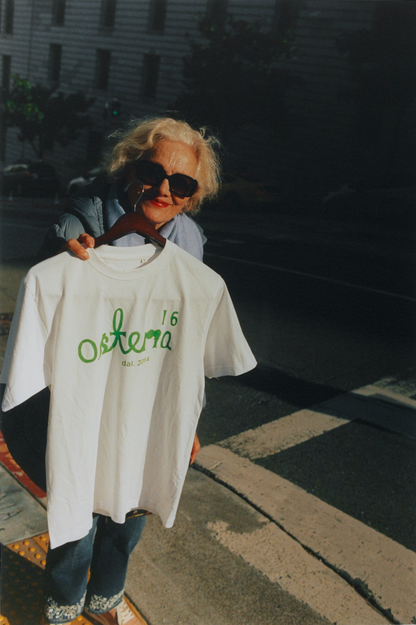 Osteria 16 hvid T-shirt — størrelsesvejledning og produktoversigt